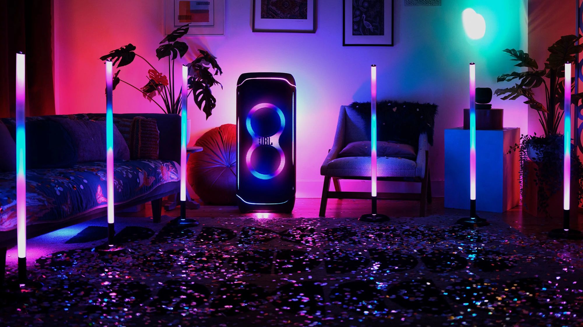 ¿CÓMO CREA EL JBL PARTYLIGHT STICK UNA EXPERIENCIA INIGUALABLE DE 360°?